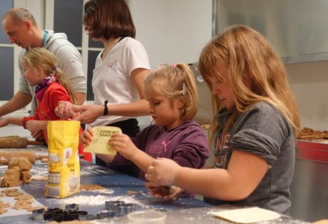 Kinder backen für Kinder